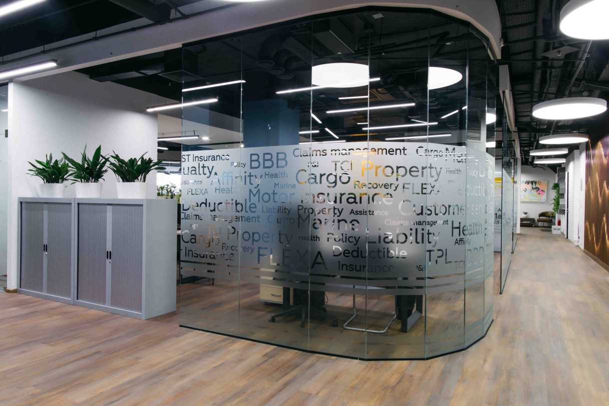 В офисе АСТ пространство рассчитано настолько эргономично и удобно, что легко позволяет проводить крупные мероприятия, встречи и корпоративы