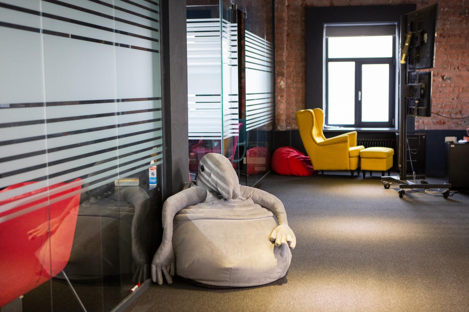 В офисах Ростелекома опенспейс органично сочетается с зонами для совместной работы и отдыха