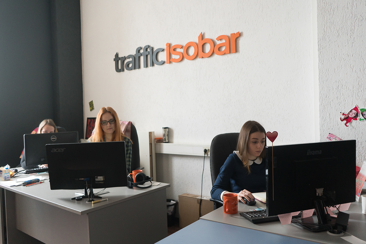 Traffic Isobar – единственное агентство группы, которое находится отдельно от остальных. Его офис расположен в бизнес-центре «Финляндский» в Санкт-Петербурге (ул. Комсомола, 41)