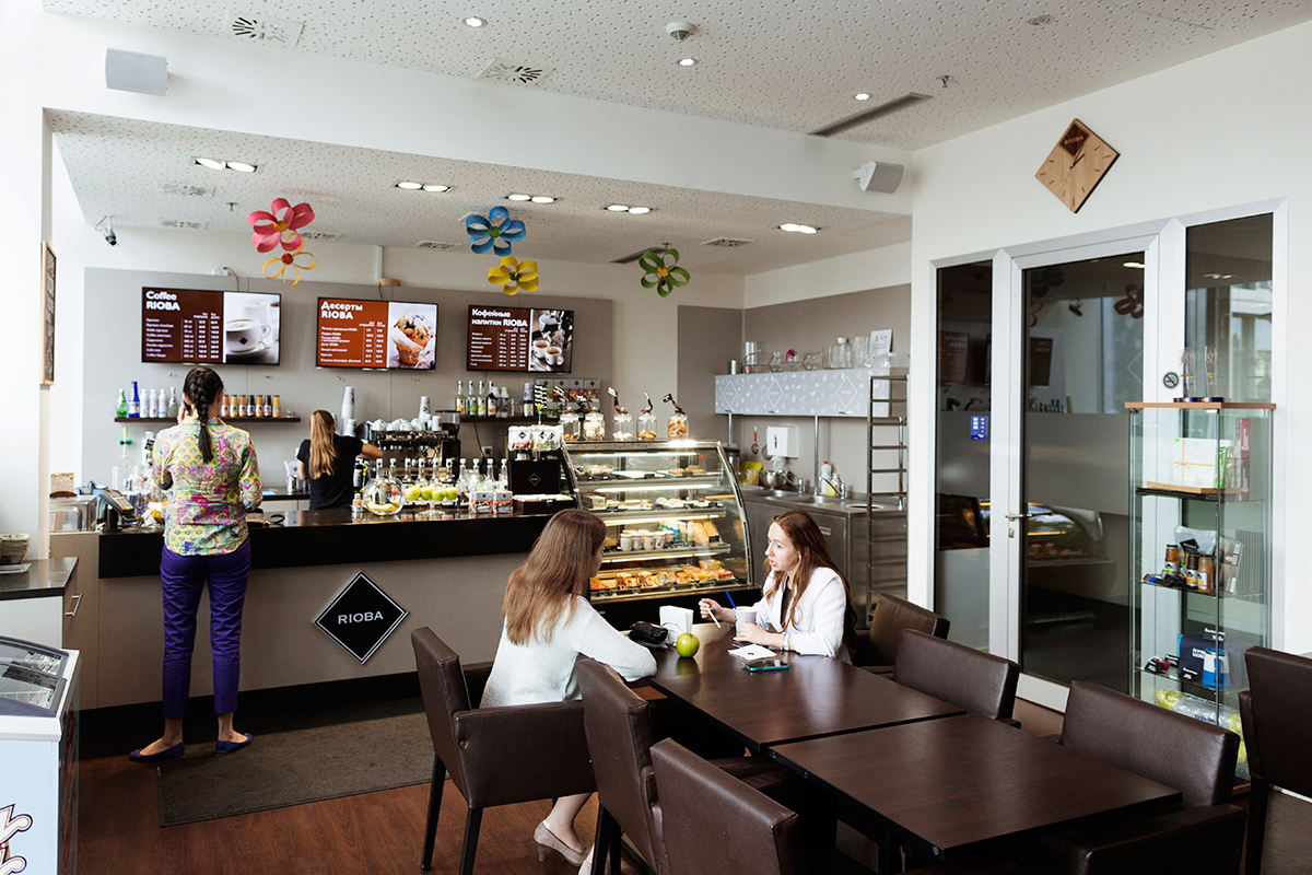 В головном офисе открыто кафе, где по приятной цене продается продукция Rioba – собственной торговой марки METRO.