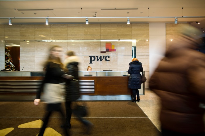 Действующий логотип компании появился одновременно со сменой названия PricewaterhouseCoopers на PwC в 2010 году