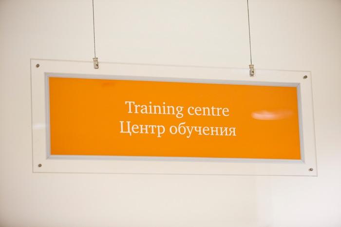 В 2009 году компания PwC совместно с Финансовым университетом при Правительстве РФ запустила магистерскую программу «Международные финансы» с обучением на английском языке