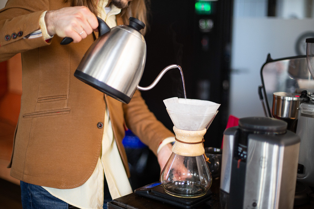 Как-то раз один сотрудник научил коллег заваривать кофе альтернативным способом... 